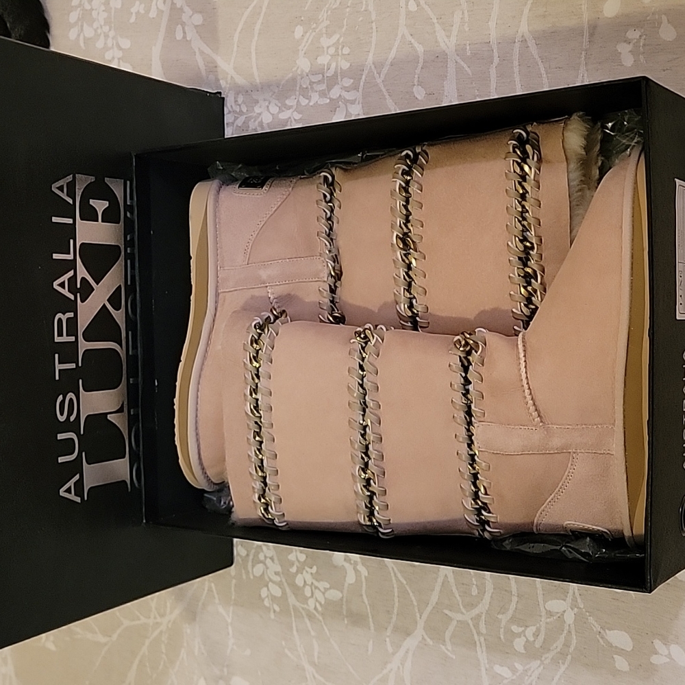 NWT IN BOX AUSTRALIA LUXE COLLECTIVE ULYSESS IN SAND SIZE: 7